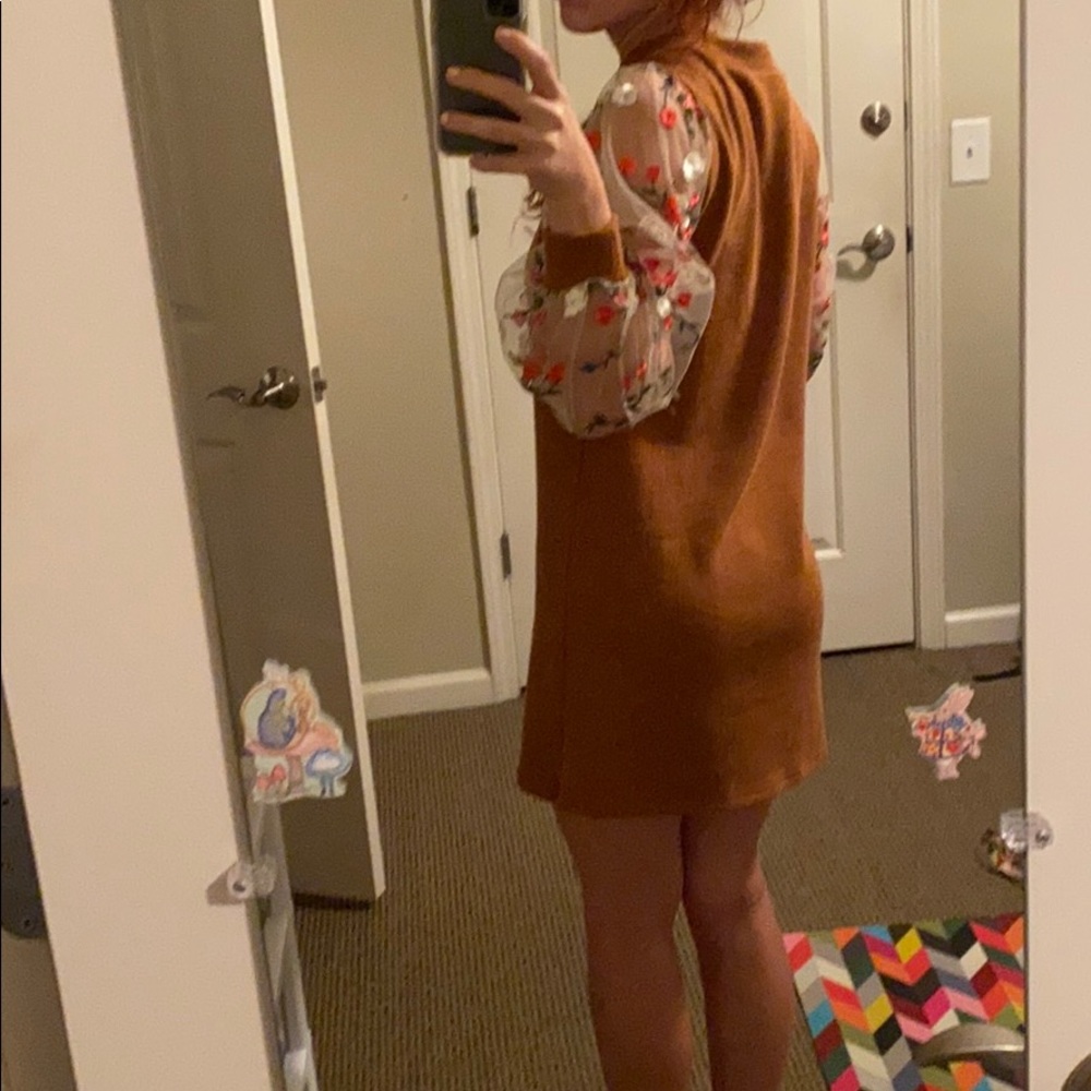 Beautiful Laced Arm Dress - Picture 2 of 2